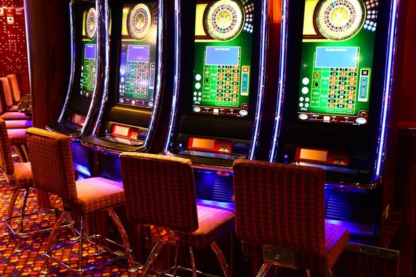Baccarat card dealing